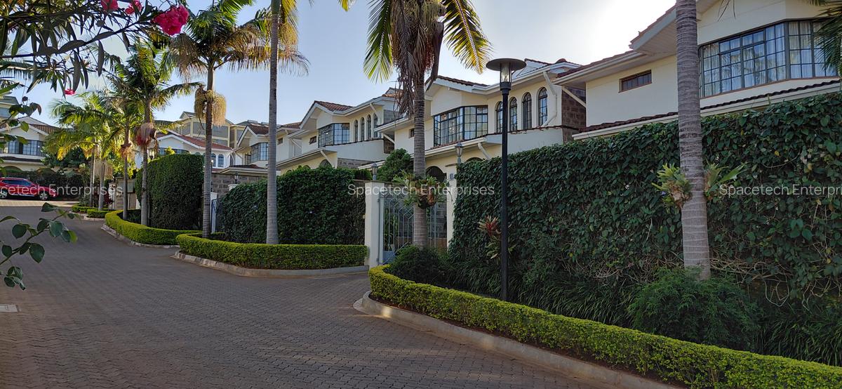 4 Bed Townhouse with En Suite in Westlands Area - 1
