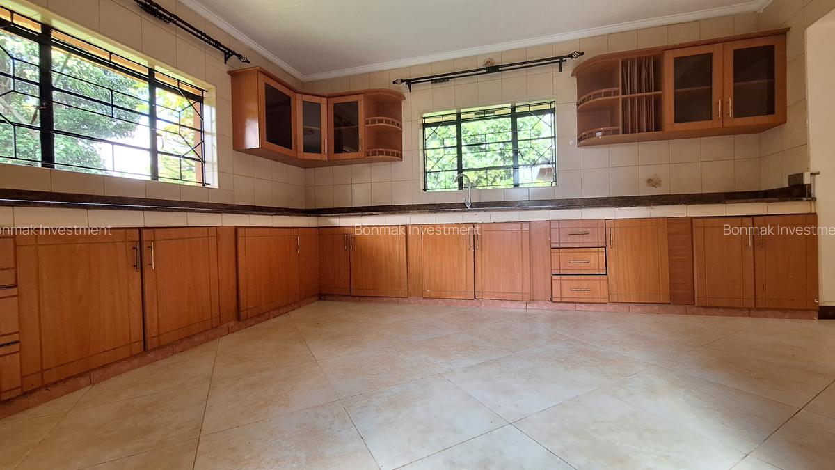 4 Bed Townhouse with En Suite at Lavington Green - 17