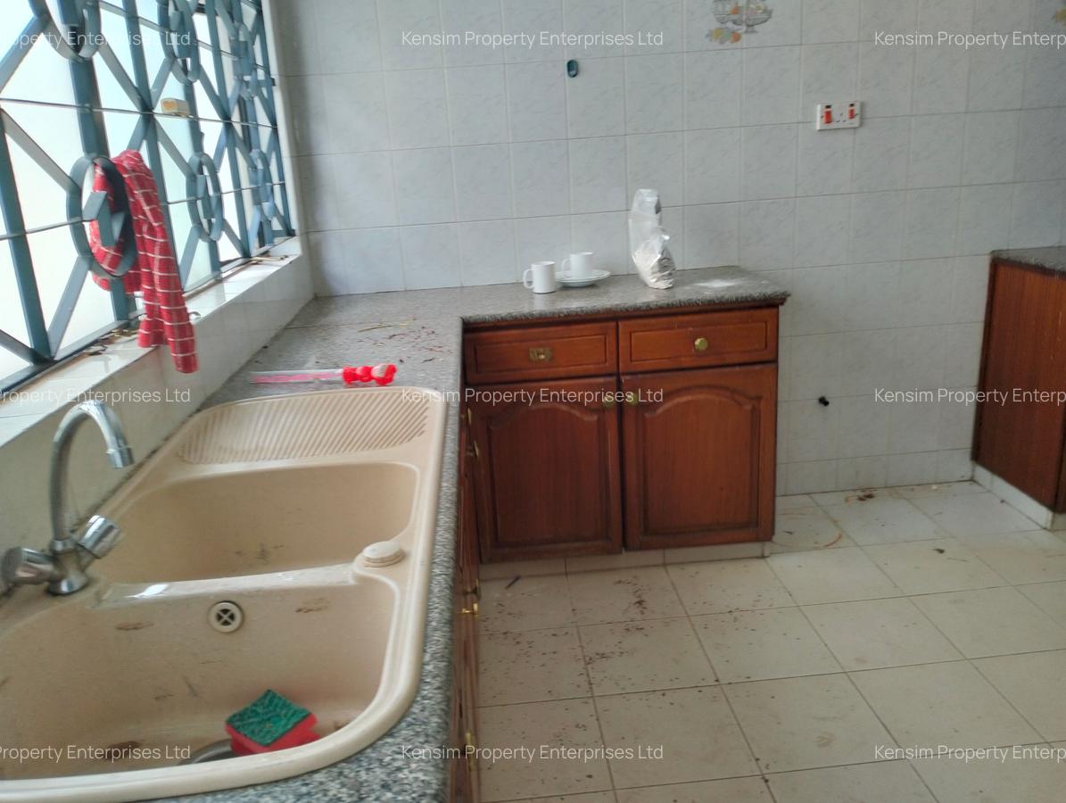 4 Bed Townhouse with En Suite in Lavington - 6
