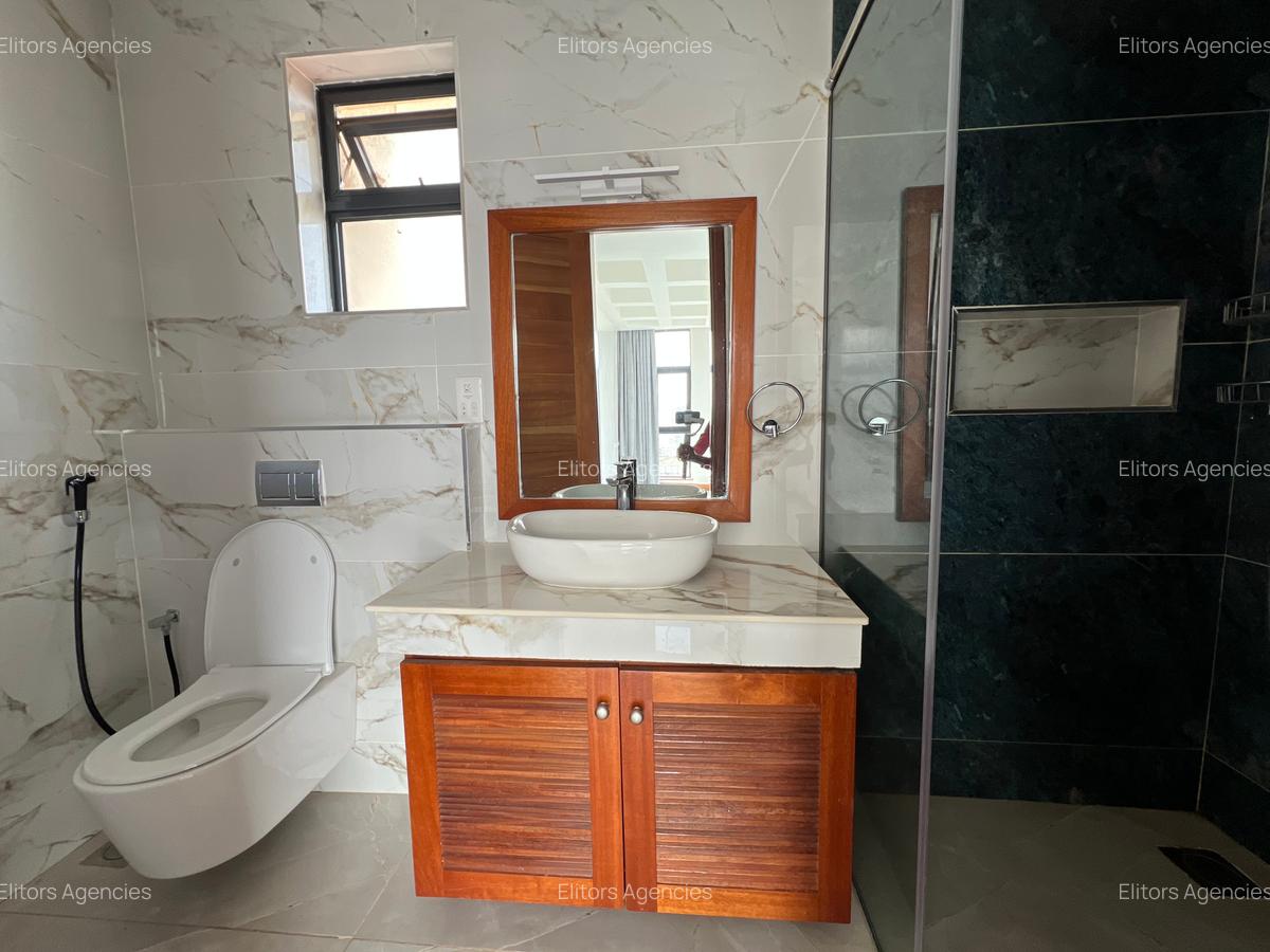 4 Bed Apartment with En Suite at Lantana Road - 17