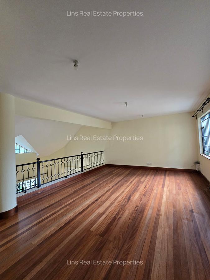 5 Bed Townhouse with En Suite in Lavington - 14