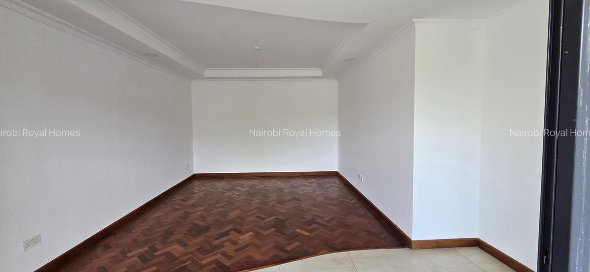 6 Bed House with En Suite at Lavington Green - 6