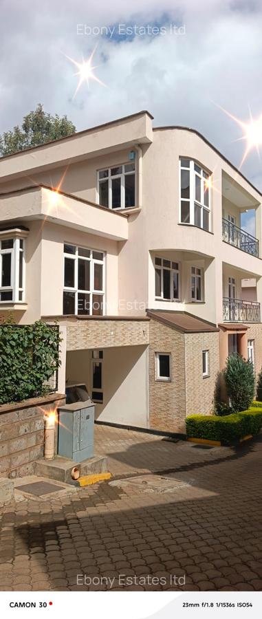 5 Bed Townhouse with En Suite in Lavington - 17
