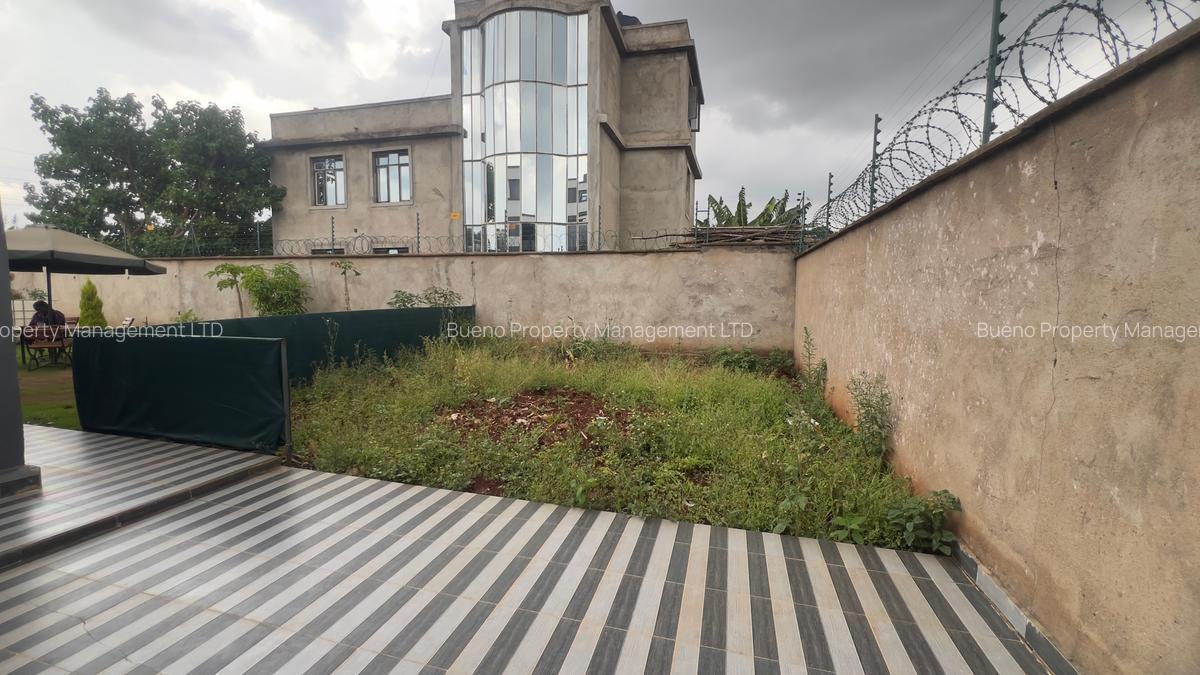 5 Bed House with En Suite at Croton Ridge - 5