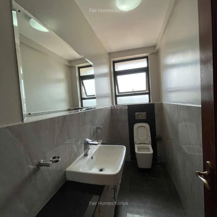 4 Bed Apartment with En Suite at Riverside Drive - 16