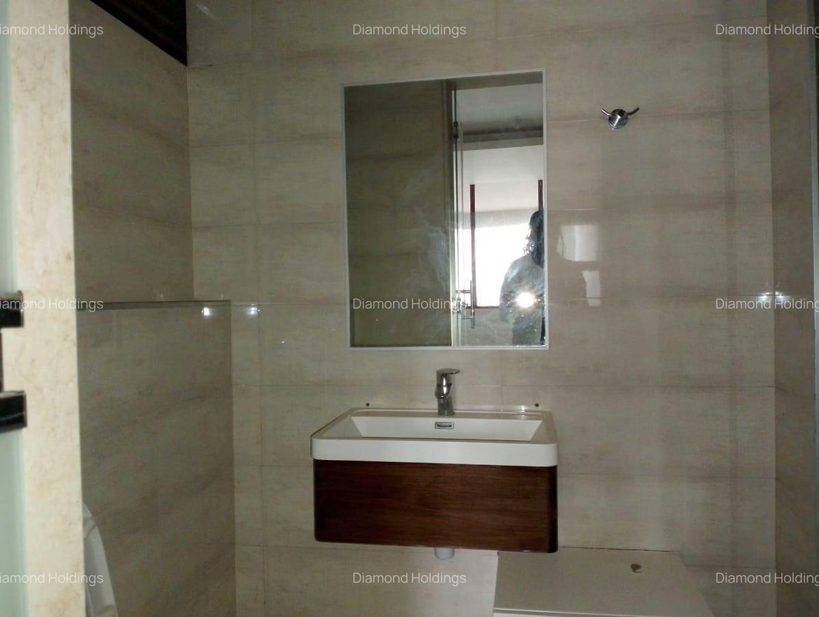 3 Bed Apartment with En Suite at Parklands - 10