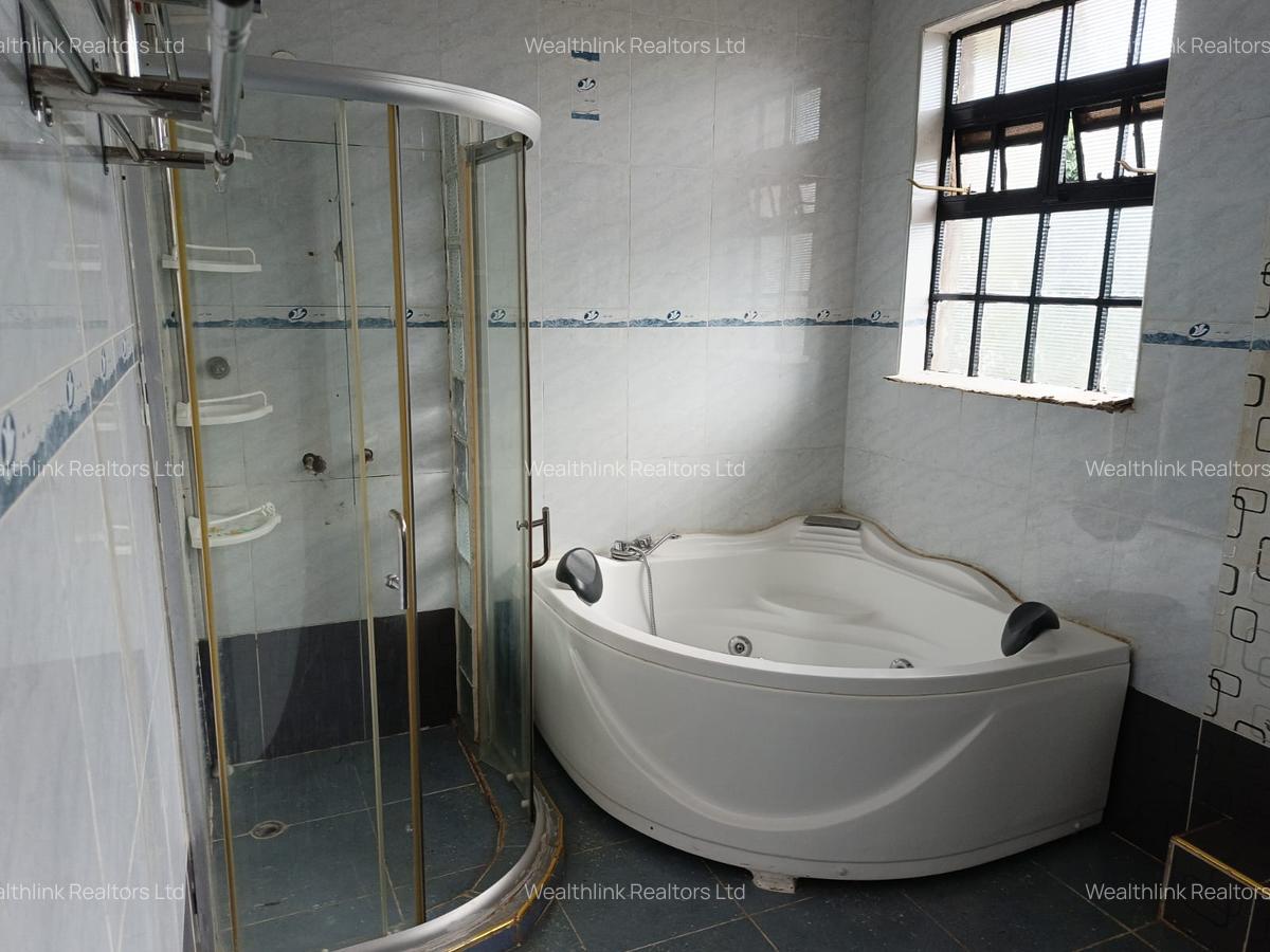 5 Bed House with En Suite at Runda - 12