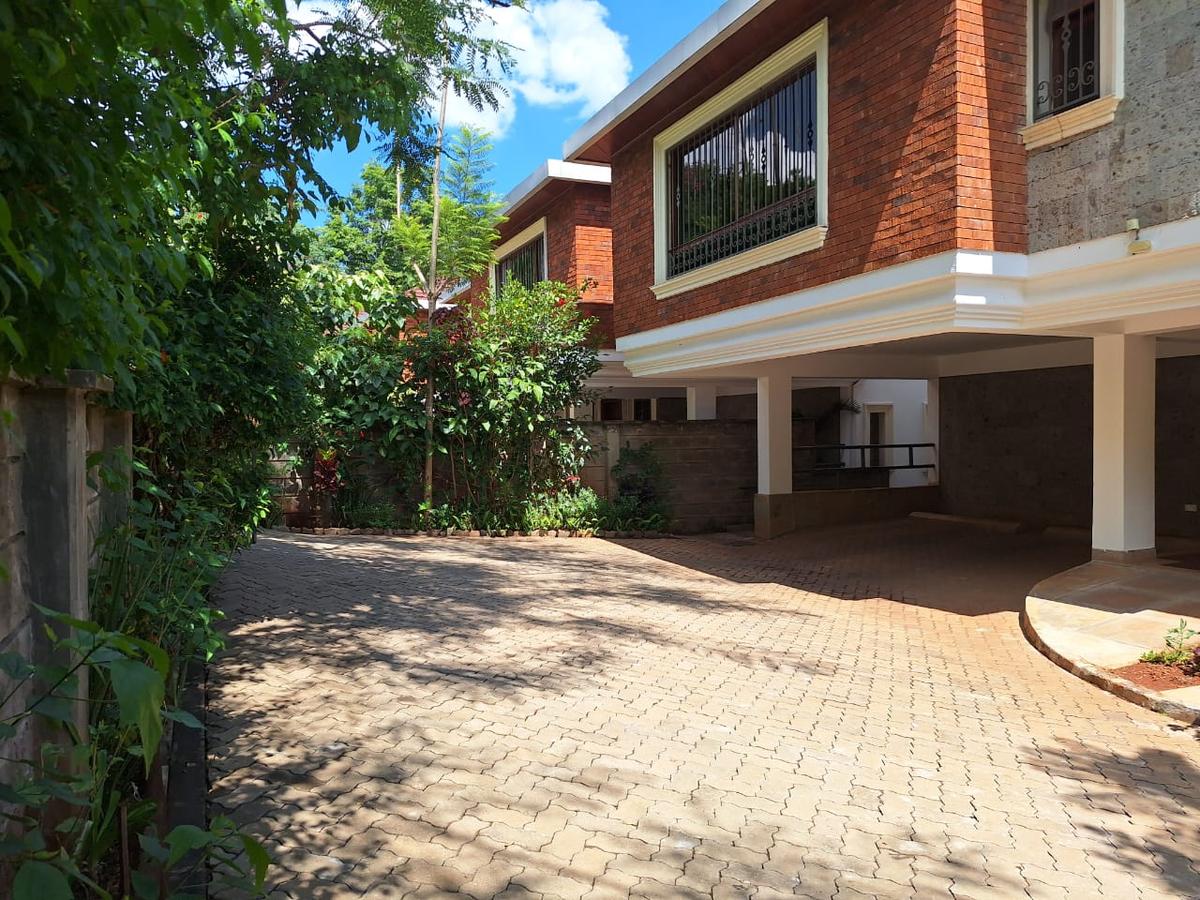 5 Bed Townhouse with En Suite in Spring Valley - 4