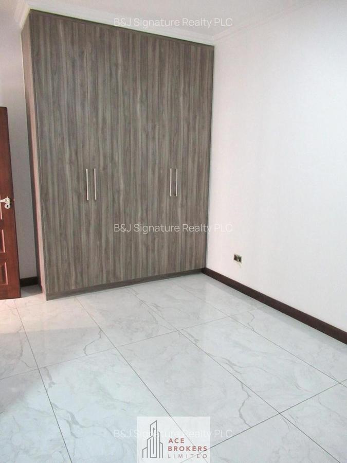 2 Bed Apartment with En Suite in Brookside - 5