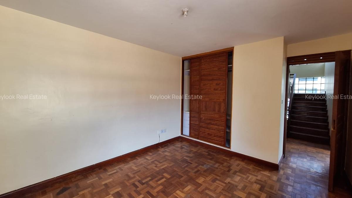 5 Bed Townhouse with En Suite at Lavington - 10