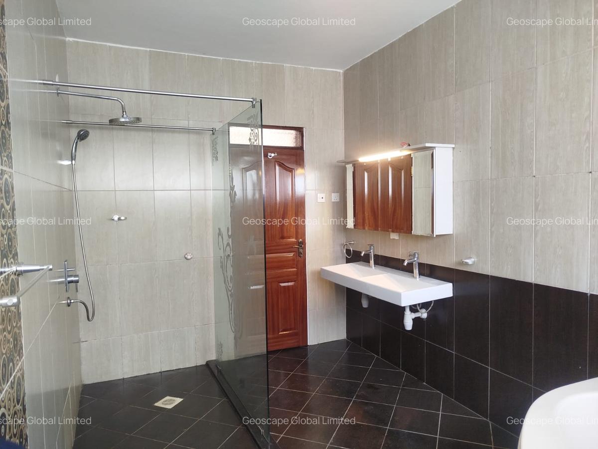 5 Bed House with En Suite in Kyuna - 5