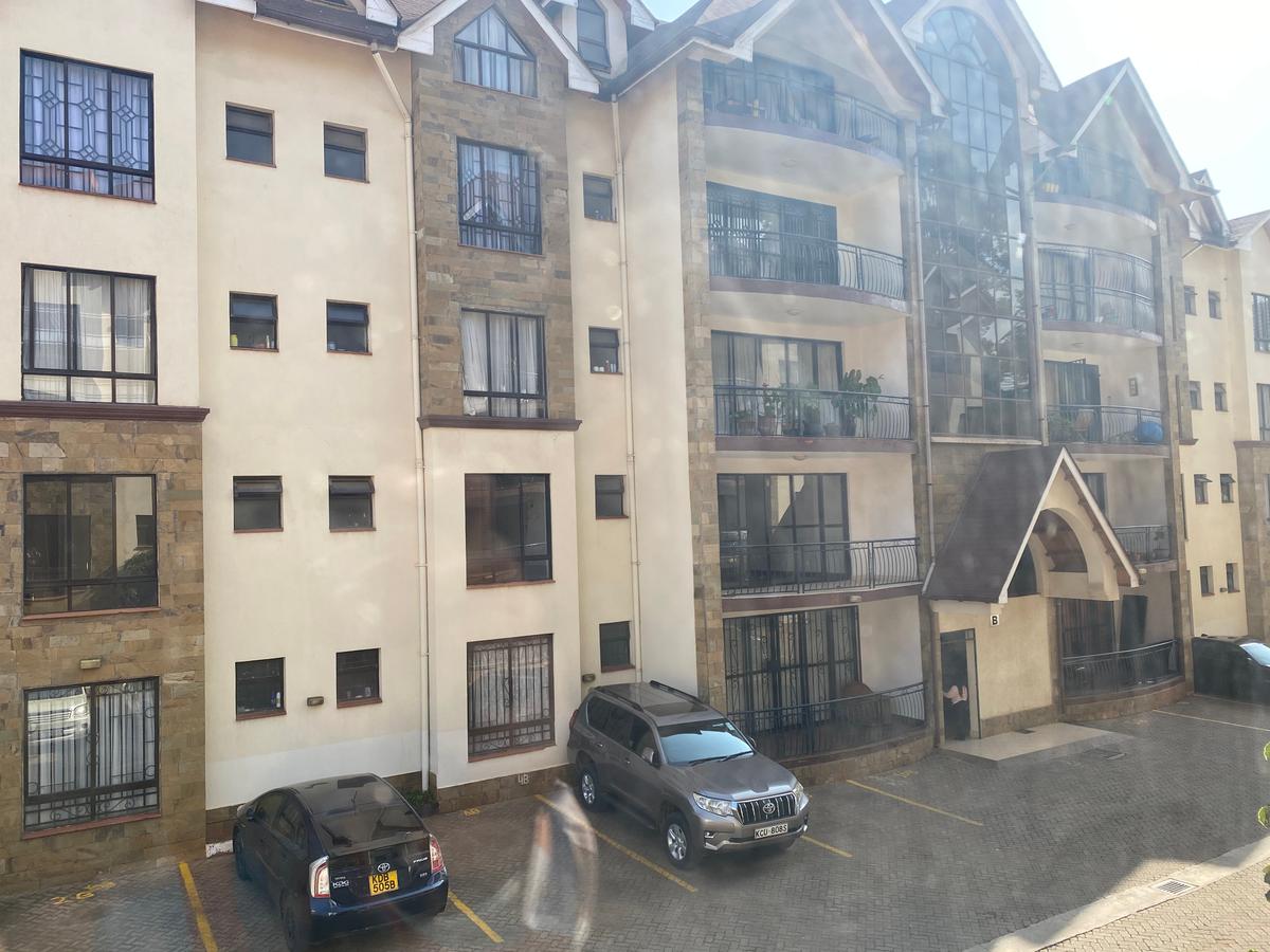 3 Bed Apartment with En Suite at Lavington - 16