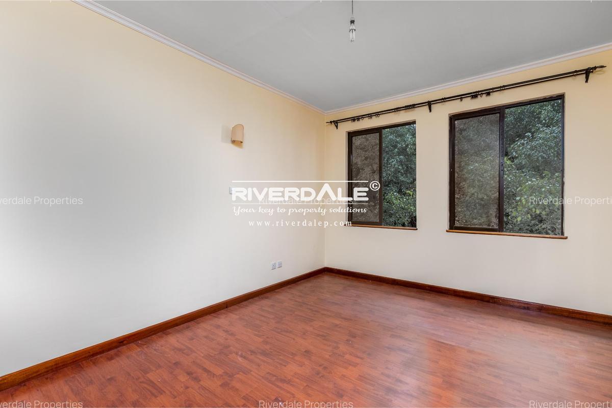 3 Bed Apartment with En Suite in Parklands - 7