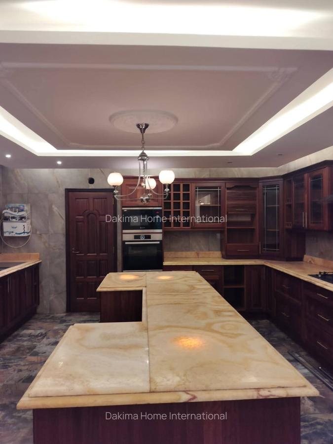 4 Bed House with En Suite in Runda - 2