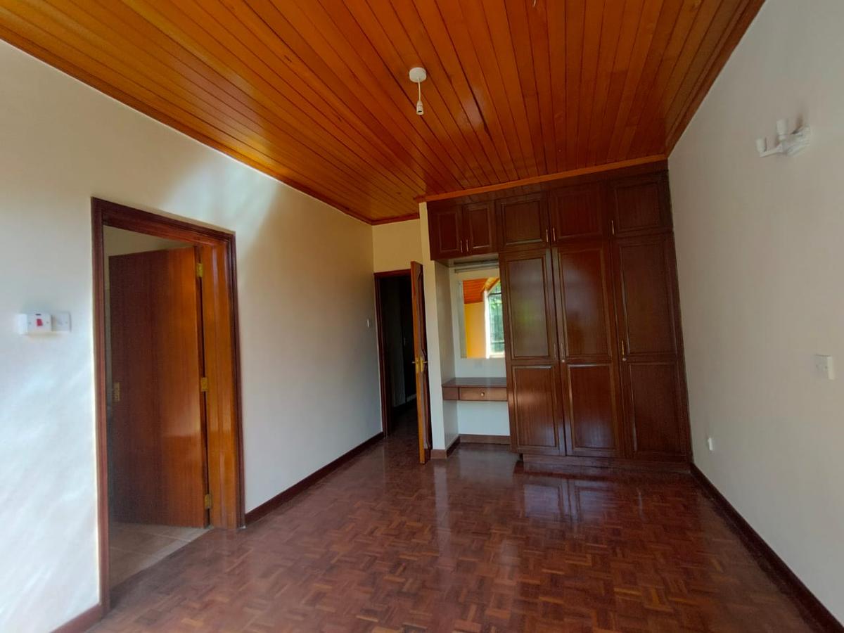 5 Bed Townhouse with En Suite in Lavington - 16