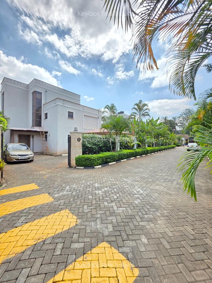 4 Bed Townhouse with En Suite in Lavington - 6