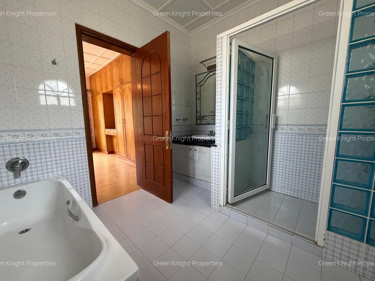 5 Bed House with En Suite in Runda - 14