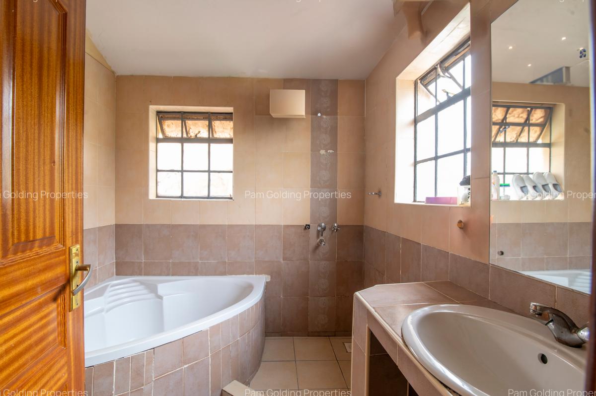 4 Bed Townhouse with Staff Quarters at Road C - 10