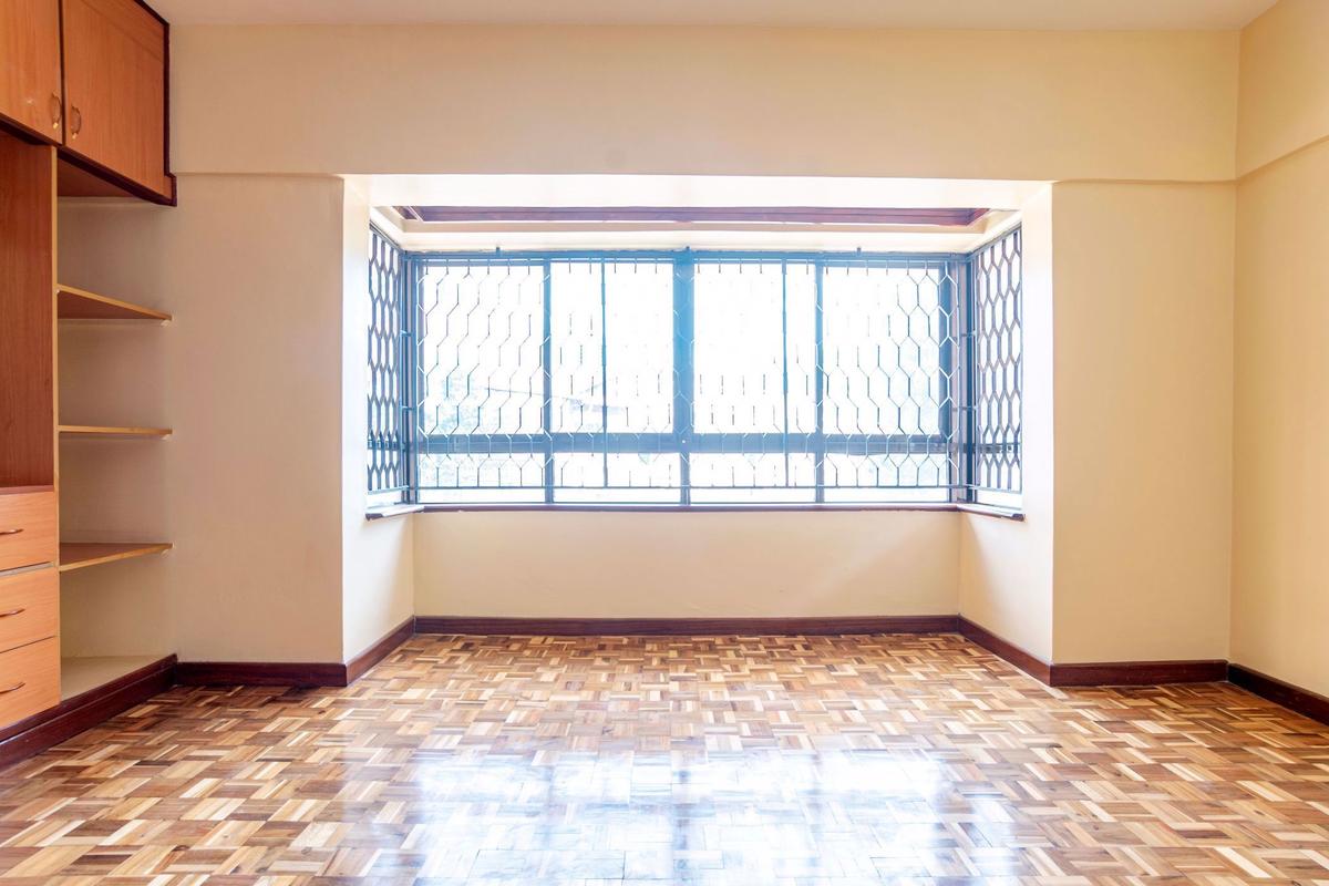 3 Bed Apartment with En Suite in Westlands Area - 18