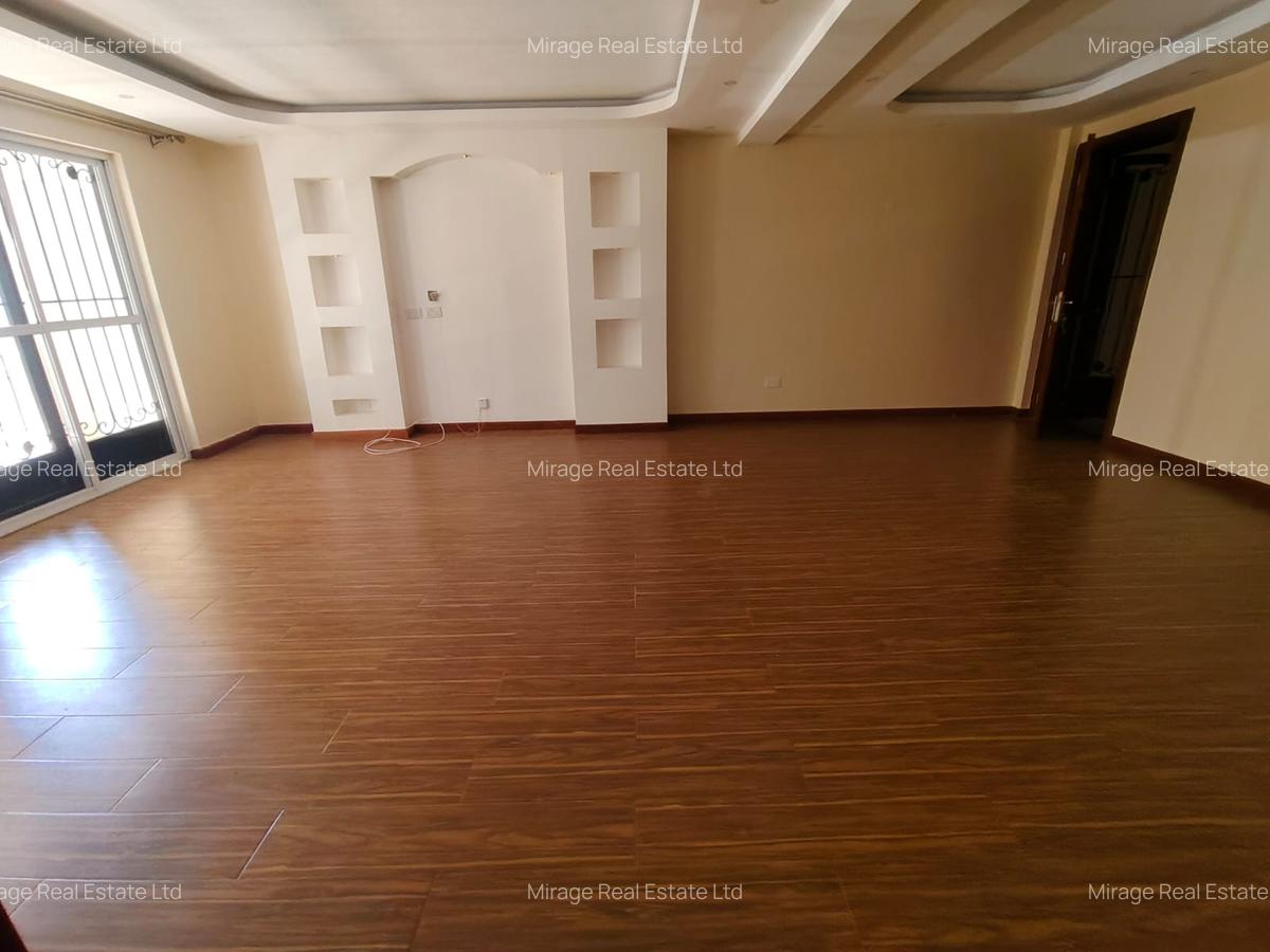 3 Bed Apartment with En Suite in Riverside - 3