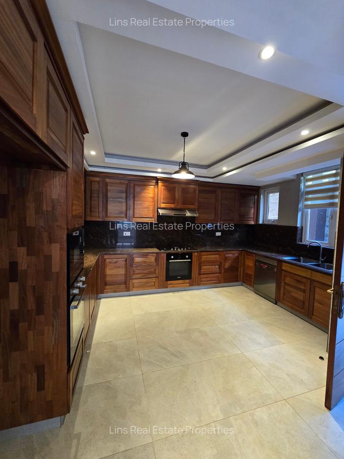 5 Bed Townhouse with En Suite in Lavington - 19