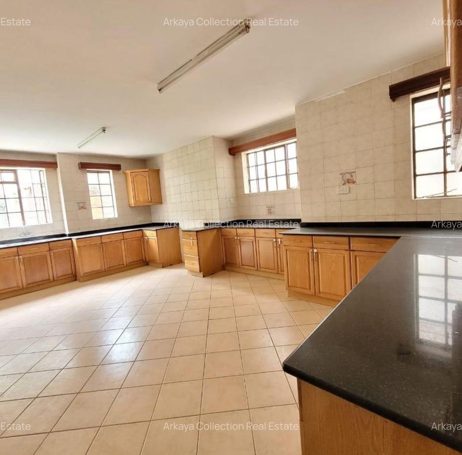 5 Bed Townhouse with En Suite in Lavington - 10