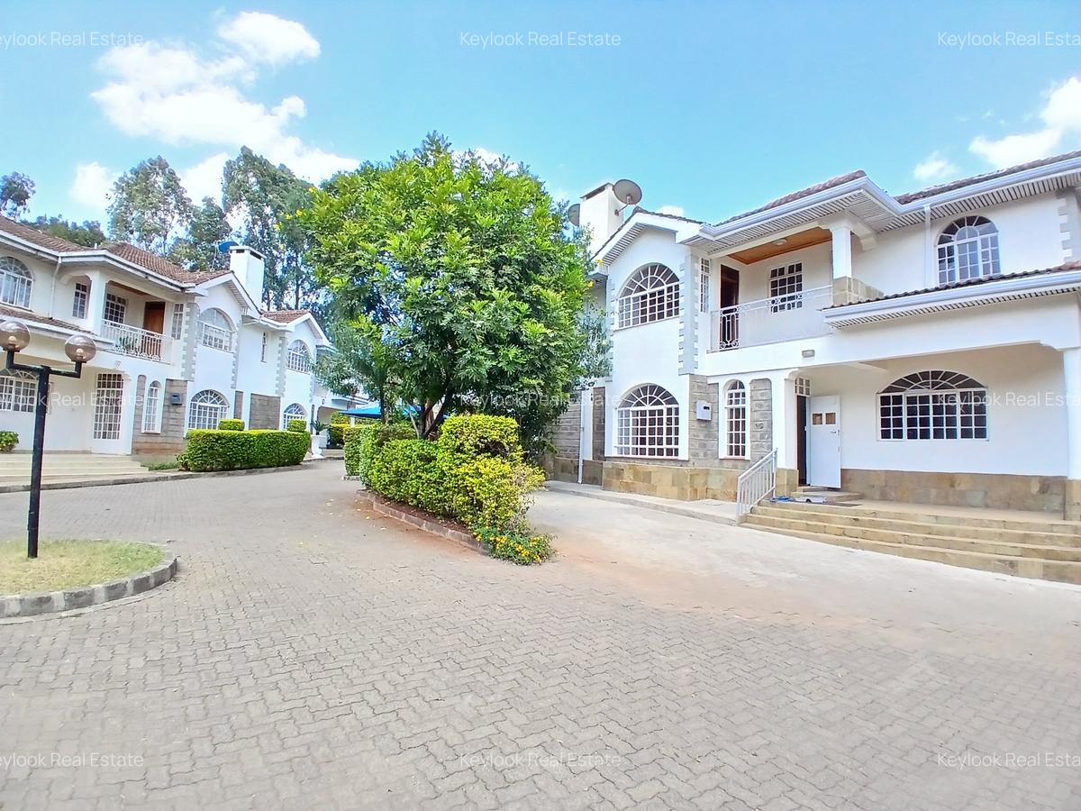 4 Bed Townhouse with En Suite at Lavington - 1