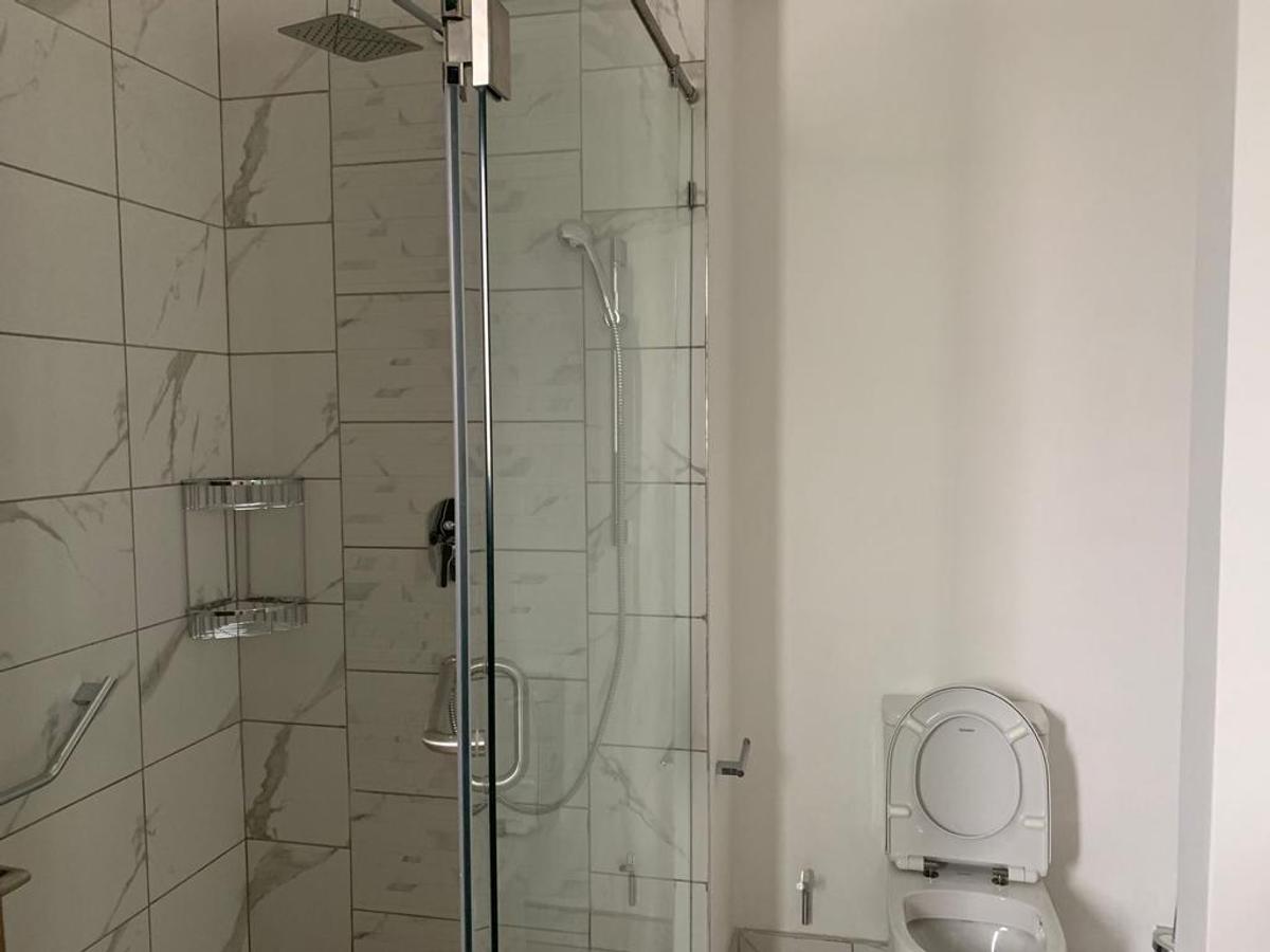 Serviced 1 Bed Apartment with En Suite in Rosslyn - 9