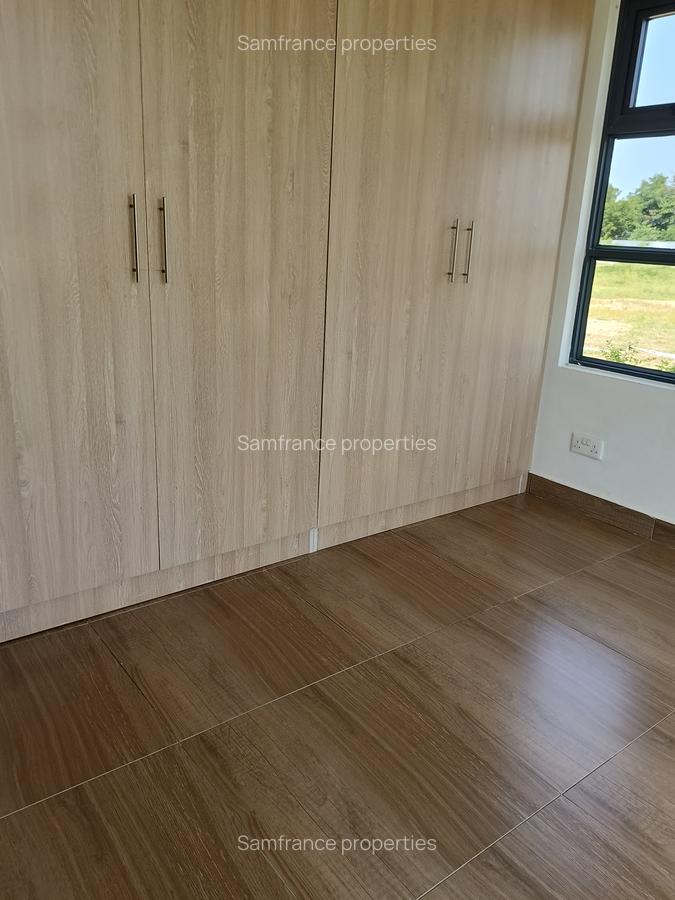 4 Bed Townhouse with En Suite at King'S Eood - 10