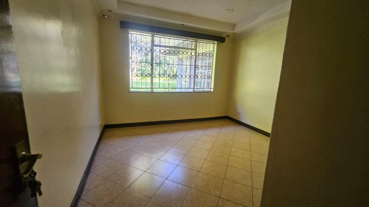 4 Bed House with En Suite at Old Runda - 11