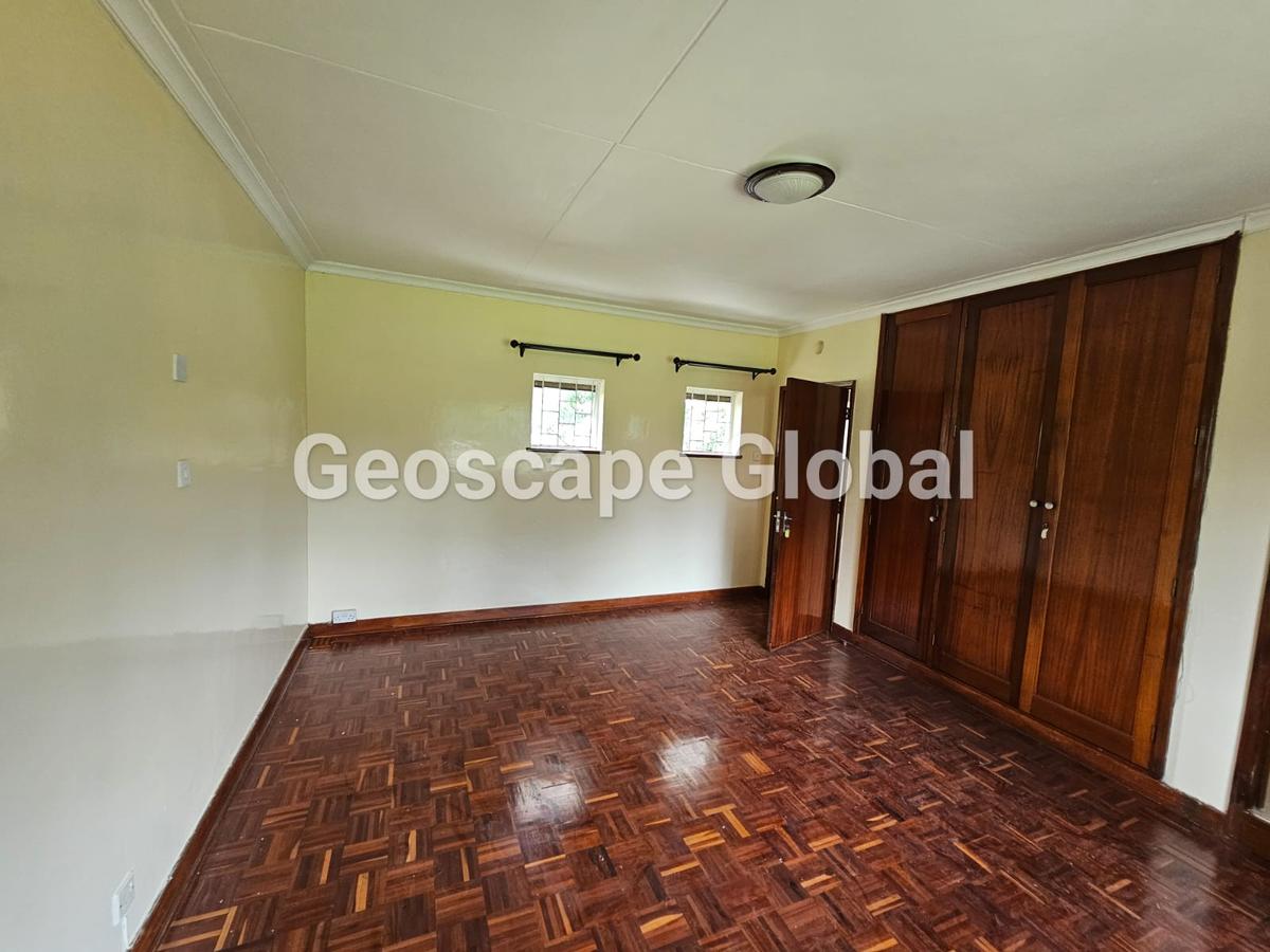 4 Bed House with En Suite in Lavington - 5