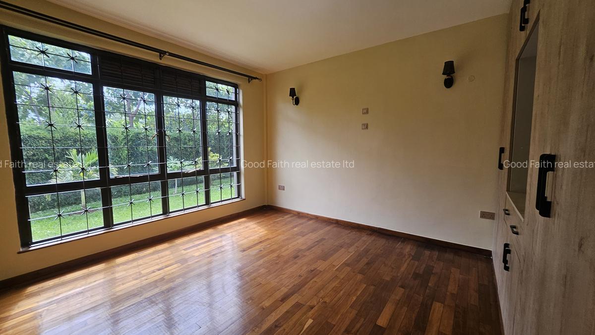 5 Bed Villa with En Suite in Runda - 12