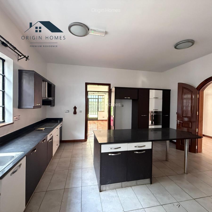 5 Bed Townhouse with En Suite at Lavington - 8