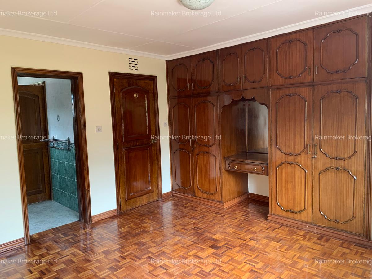 5 Bed House with En Suite at Baobab - 11