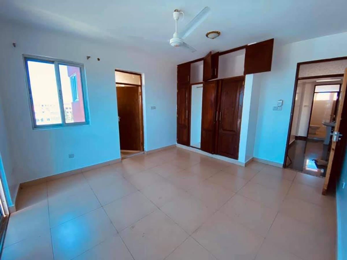 3 Bed Apartment with En Suite at Links Road - 14