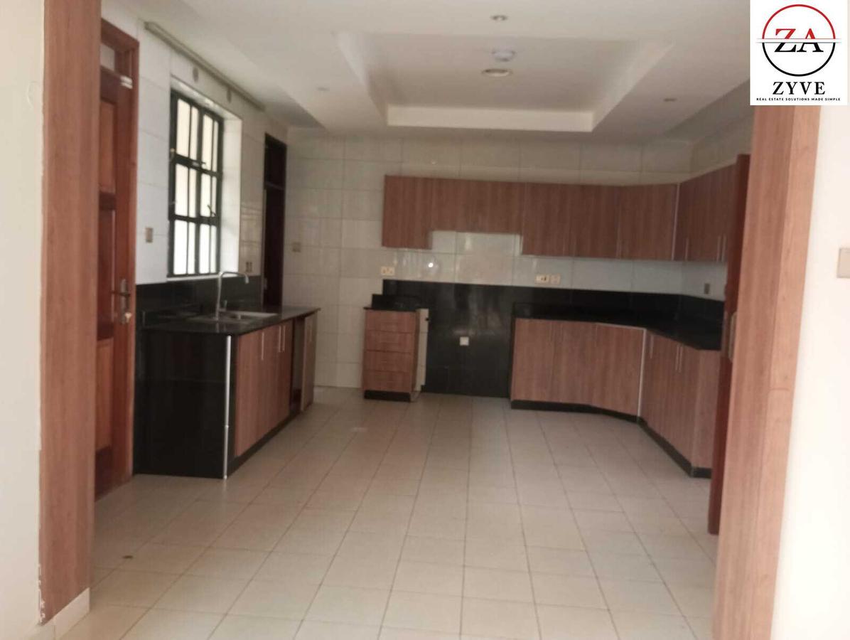 4 Bed House with En Suite at Lavington - 18