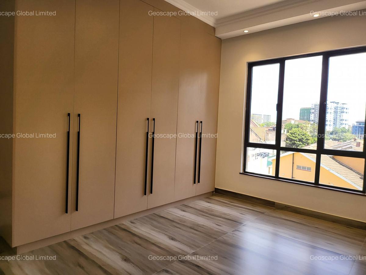 2 Bed Apartment with En Suite in Brookside - 7