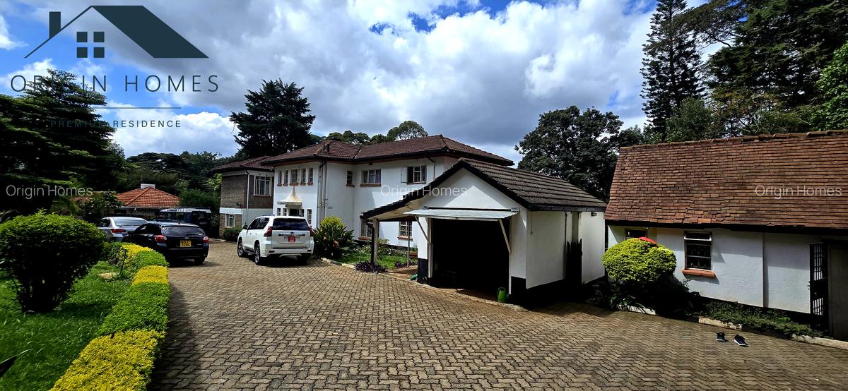 6 Bed House with En Suite at Lavington - 3