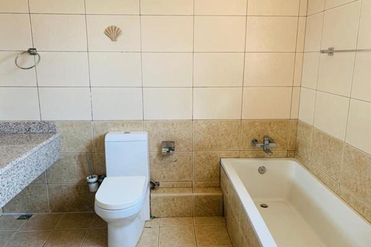 4 Bed Townhouse with En Suite in Lavington - 19