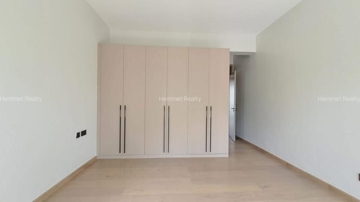 5 Bed Townhouse with En Suite in Lavington - 10