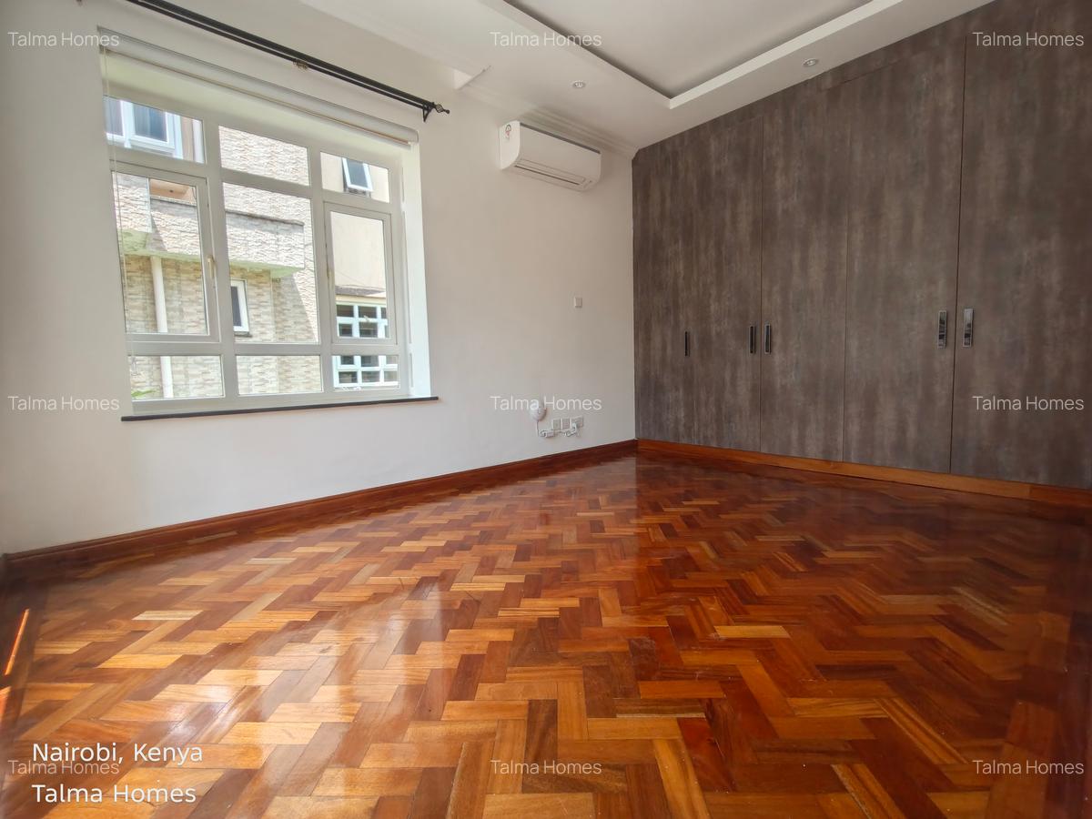 6 Bed Townhouse with En Suite at Lavington - 14