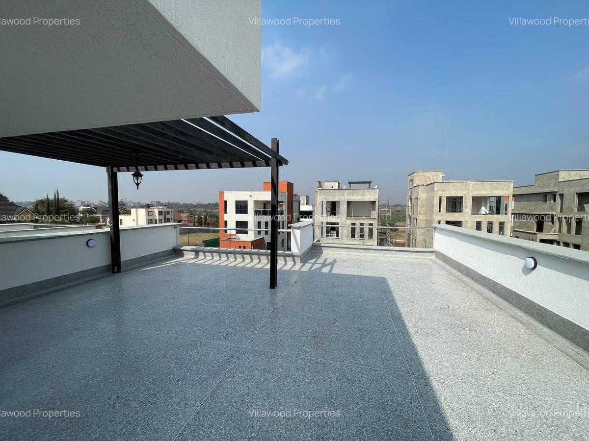 4 Bed Townhouse with En Suite in Membley - 13