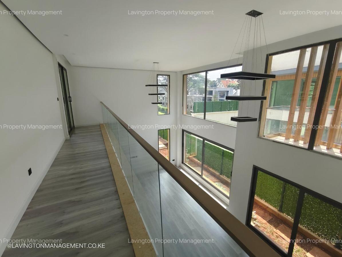 5 Bed Villa with En Suite at Lavington Green - 8