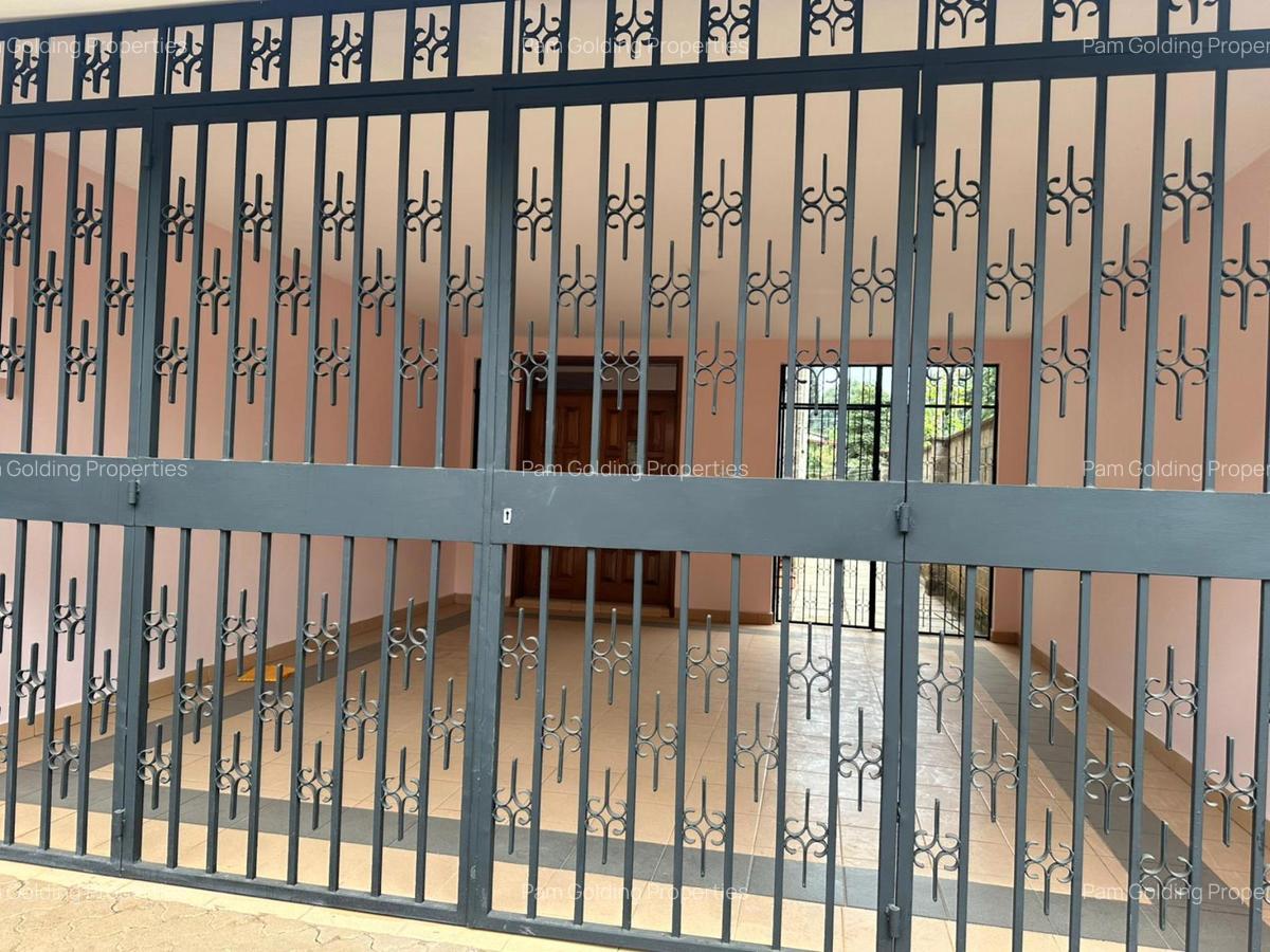 5 Bed Townhouse with En Suite in Westlands Area - 17