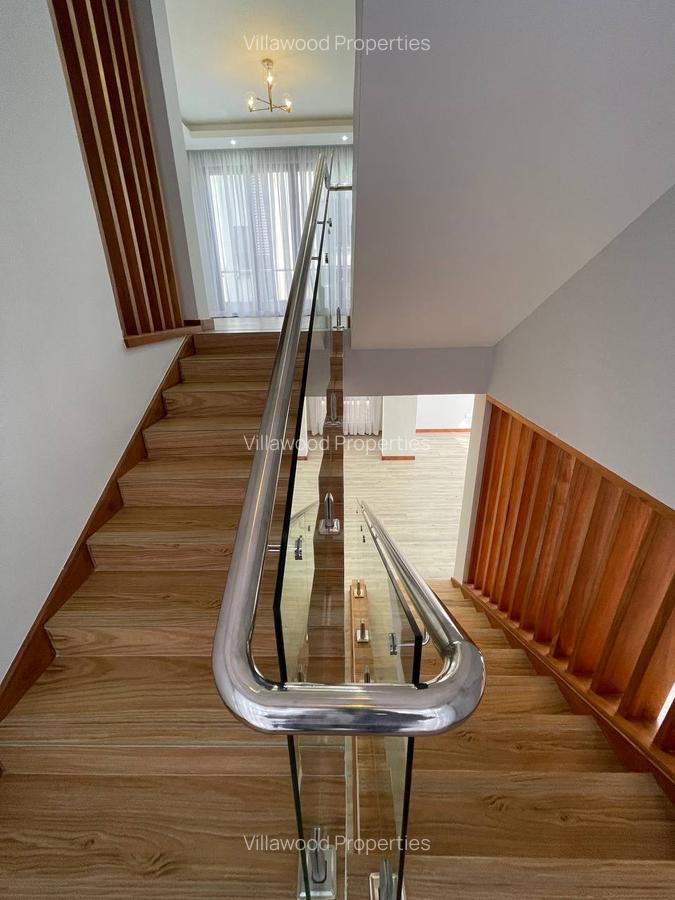 4 Bed Townhouse with En Suite in Membley - 7