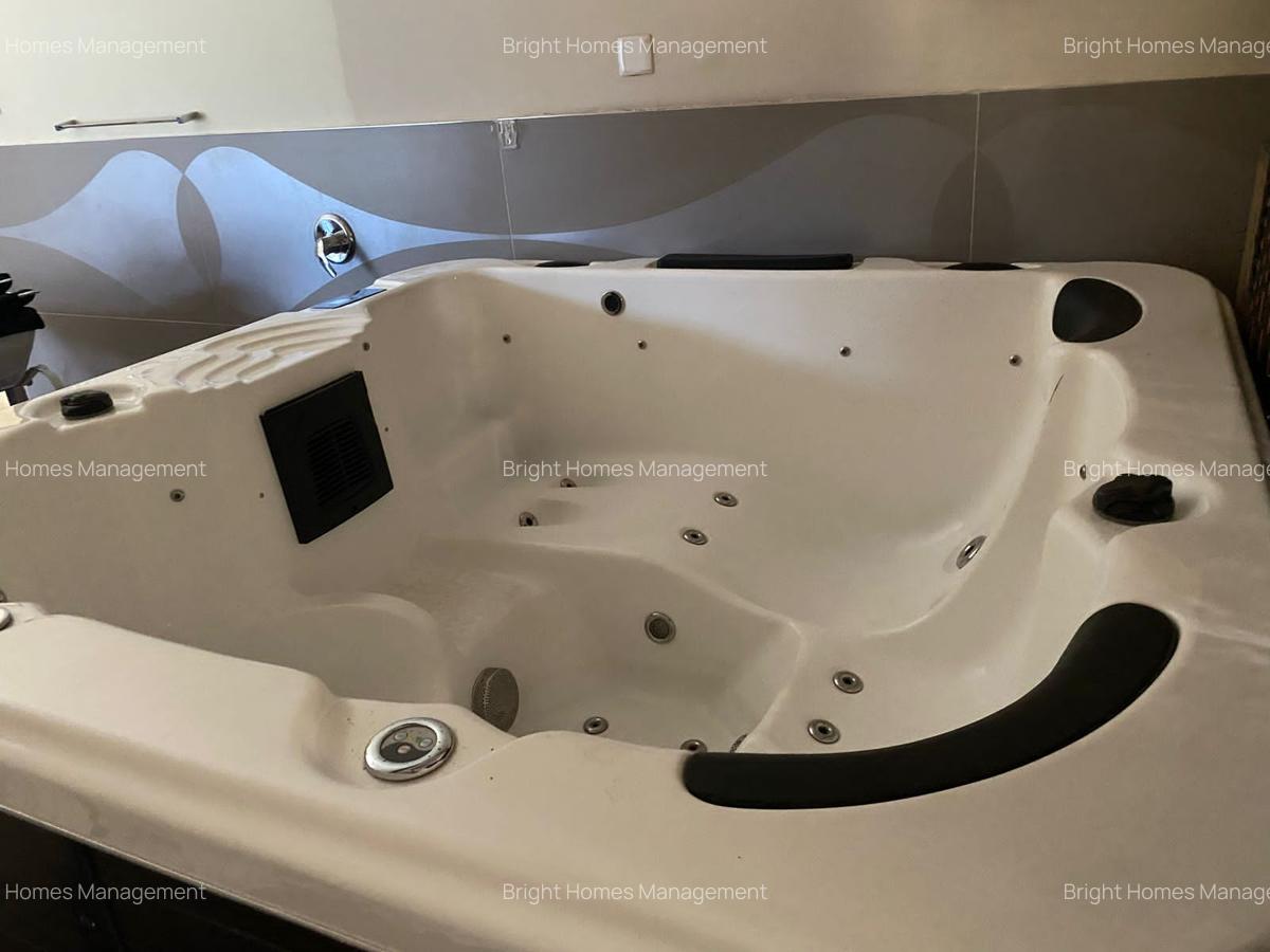 5 Bed Villa with En Suite in Spring Valley - 12