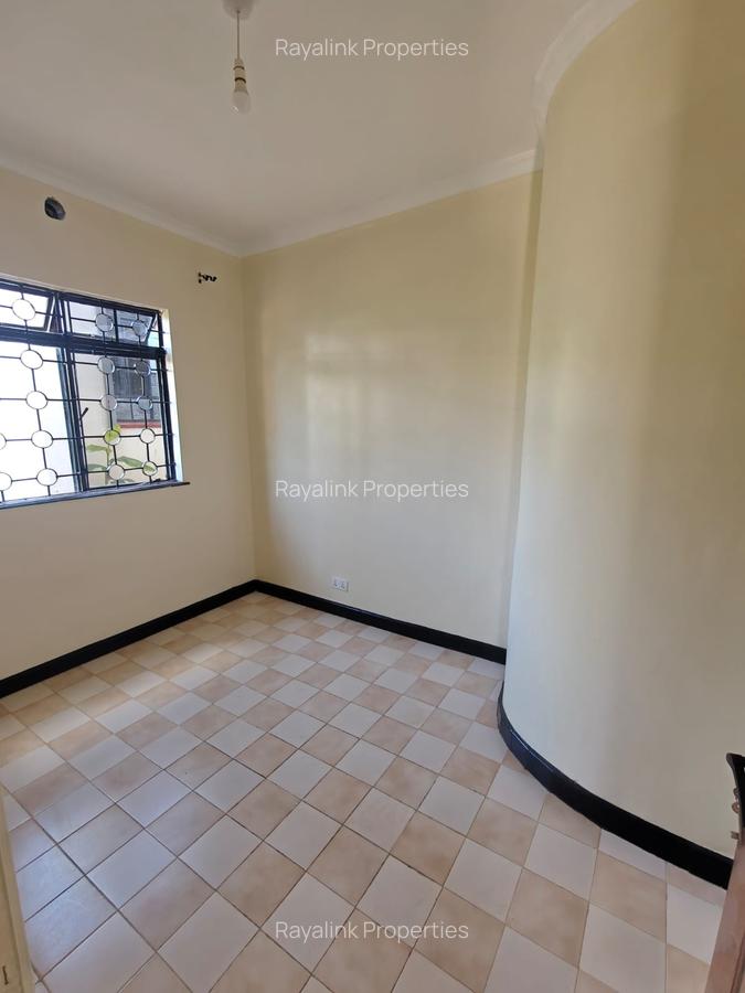 3 Bed Townhouse with En Suite at Kerarapon Road - 13