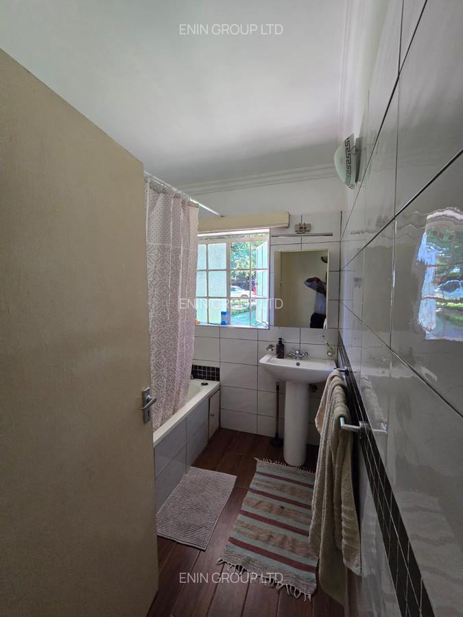 3 Bed House with En Suite at Lavington - 8