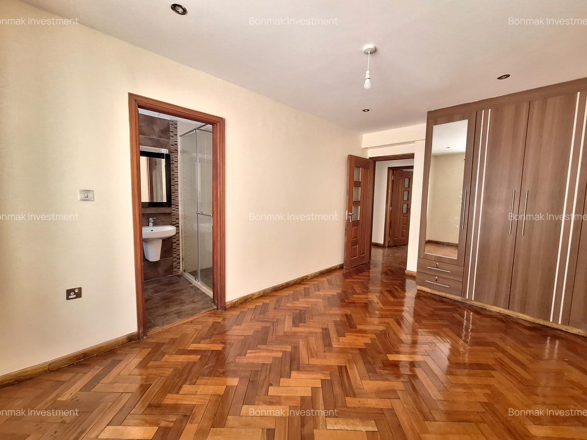 5 Bed Townhouse with En Suite at Lavington Green - 12