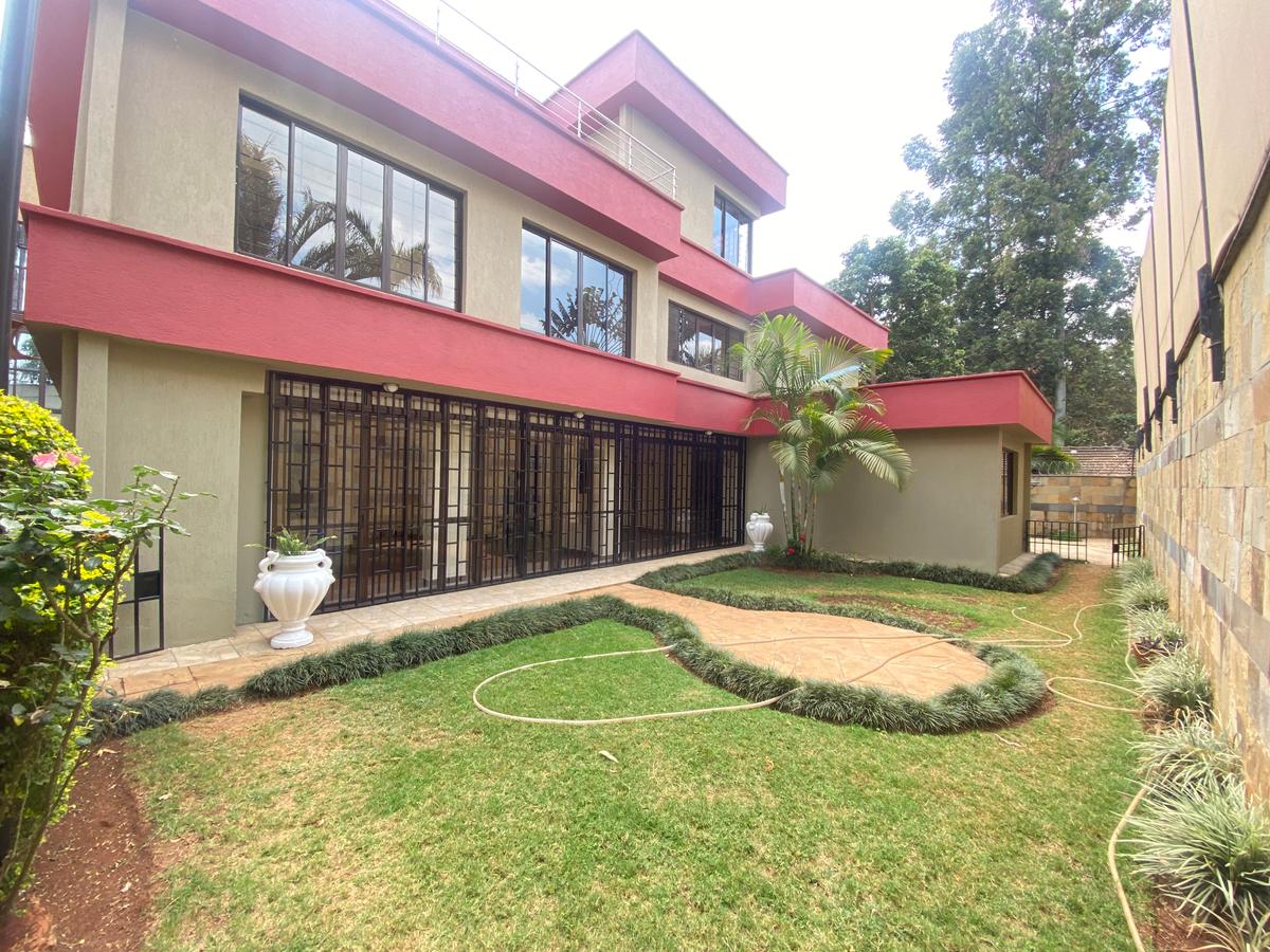 5 Bed Townhouse with En Suite in Lavington - 2